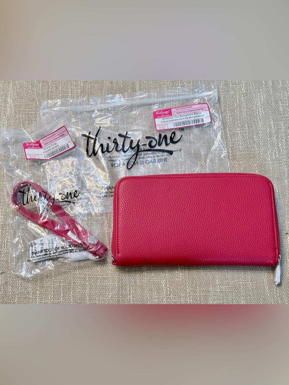 New/Unused Thirty-One All About the Benjamins Wallet-Very Cherry Pebble